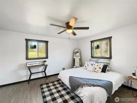 Bedroom - 41 E Agate Loop Rd, Shelton, WA 98584 photo 1 of 2