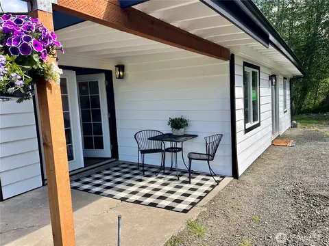Exterior - 41 E Agate Loop Rd, Shelton, WA 98584 photo 5 of 16