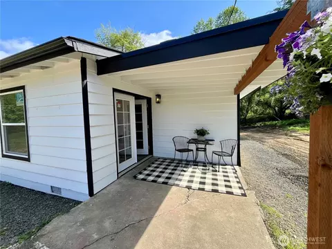 Exterior - 41 E Agate Loop Rd, Shelton, WA 98584 photo 3 of 16
