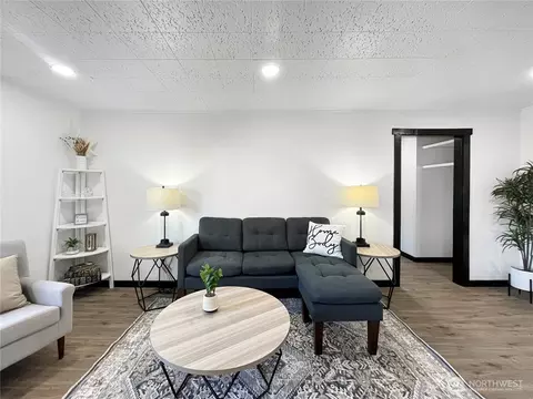 Living - 41 E Agate Loop Rd, Shelton, WA 98584 photo 3 of 4
