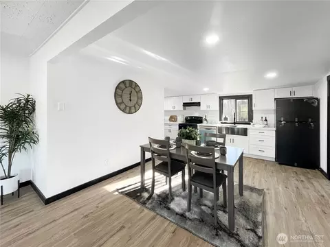 Dining - 41 E Agate Loop Rd, Shelton, WA 98584 photo 1 of 1