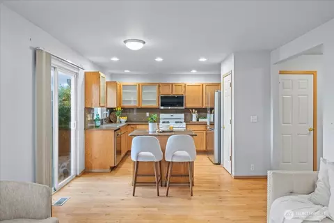 Kitchen - 102 167th St SW, Bothell, WA 98012 photo 6 of 6