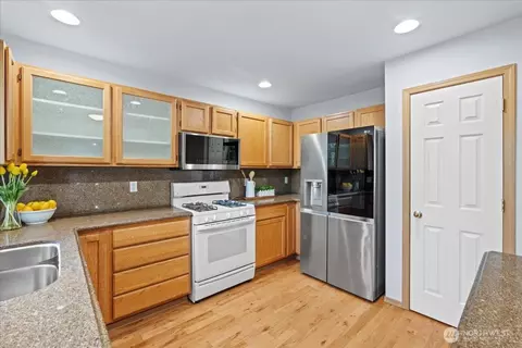 Kitchen - 102 167th St SW, Bothell, WA 98012 photo 4 of 6