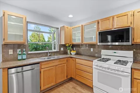 Kitchen - 102 167th St SW, Bothell, WA 98012 photo 5 of 6
