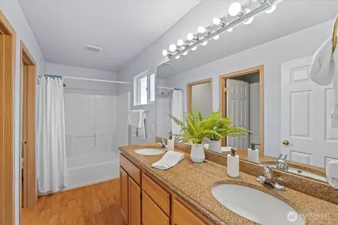 Bath - 102 167th St SW, Bothell, WA 98012 photo 2 of 3