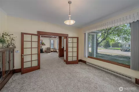 Living - 417 E Ash St, Waterville, WA 98858 photo 3 of 4