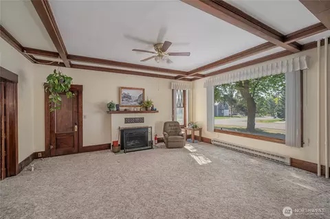 Living - 417 E Ash St, Waterville, WA 98858 photo 2 of 4