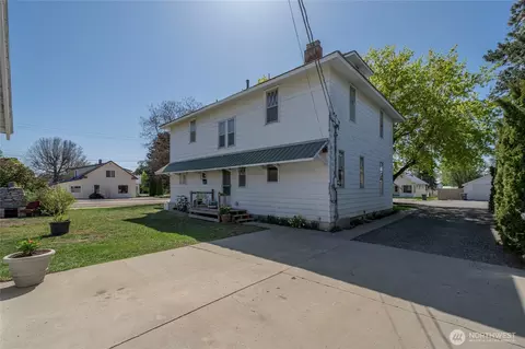 Exterior - 417 E Ash St, Waterville, WA 98858 photo 2 of 15