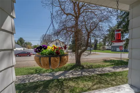 Exterior - 417 E Ash St, Waterville, WA 98858 photo 12 of 15
