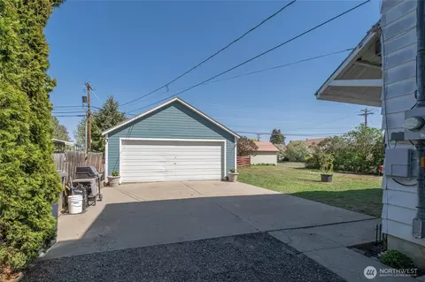 Exterior - 417 E Ash St, Waterville, WA 98858 photo 8 of 15