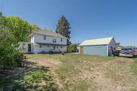 Exterior - 417 E Ash St, Waterville, WA 98858 photo 4 of 15