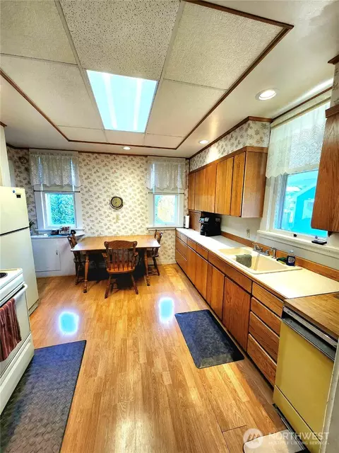 Kitchen - 417 E Ash St, Waterville, WA 98858 photo 2 of 3