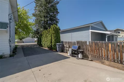 Exterior - 417 E Ash St, Waterville, WA 98858 photo 7 of 15