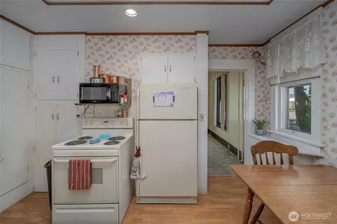 Kitchen - 417 E Ash St, Waterville, WA 98858 photo 1 of 3