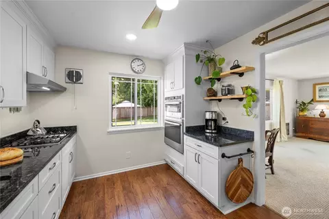 Kitchen - 6901 Columbia Ct, Everett, WA 98203 photo 3 of 6