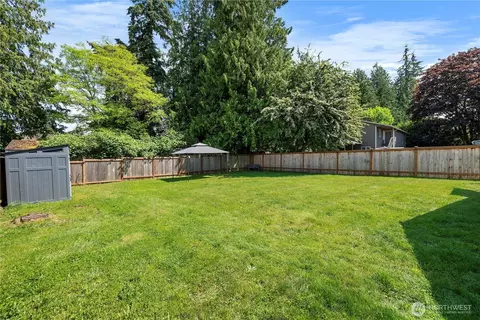 Exterior - 6901 Columbia Ct, Everett, WA 98203 photo 6 of 9