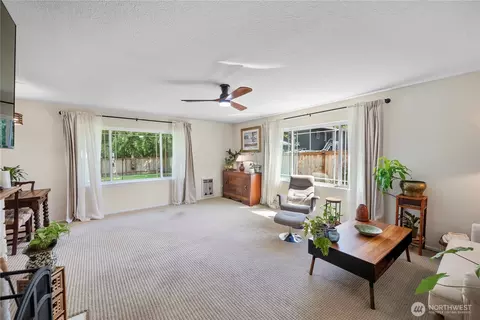 Living - 6901 Columbia Ct, Everett, WA 98203 photo 4 of 4