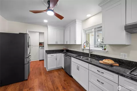 Kitchen - 6901 Columbia Ct, Everett, WA 98203 photo 1 of 6
