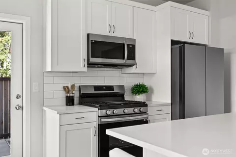 Kitchen - 16152 8th Ave E, Spanaway, WA 98387 photo 2 of 6