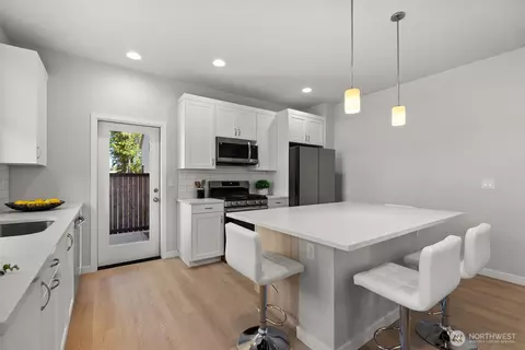 Kitchen - 16152 8th Ave E, Spanaway, WA 98387 photo 4 of 6