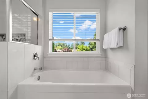 Bath - 16152 8th Ave E, Spanaway, WA 98387 photo 5 of 6