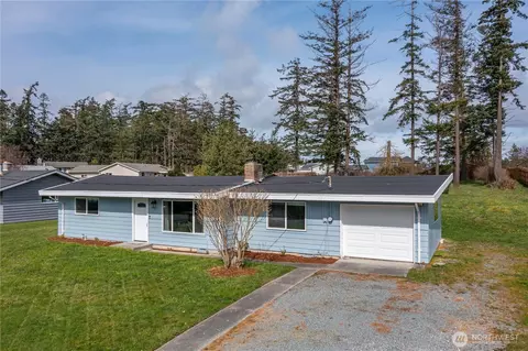 1104 Wildwood Dr, Oak Harbor, WA 98277