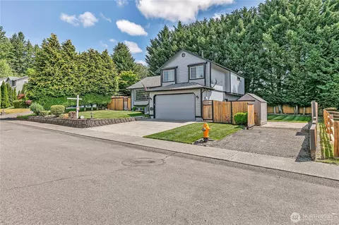 32116 Sunny Ln, Black Diamond, WA 98010