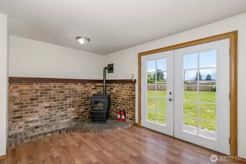 Living - 108 Raspberry Ln, Sultan, WA 98294 photo 5 of 5