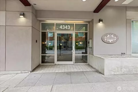 4343 Roosevelt Way NE #102, Seattle, WA 98105