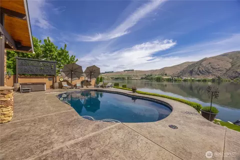 15131 N Lakeshore Dr, Entiat, WA 98822