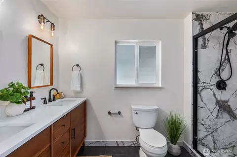 Bath - 1254 Mchugh Ave, Enumclaw, WA 98022 photo 1 of 4