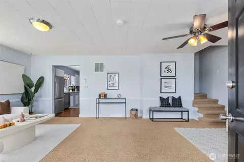 Entry Way - 1254 Mchugh Ave, Enumclaw, WA 98022 photo 1 of 1