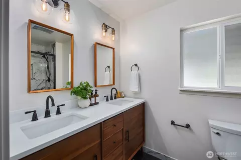 Bath - 1254 Mchugh Ave, Enumclaw, WA 98022 photo 2 of 4