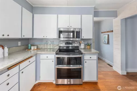 Kitchen - 1254 Mchugh Ave, Enumclaw, WA 98022 photo 3 of 4