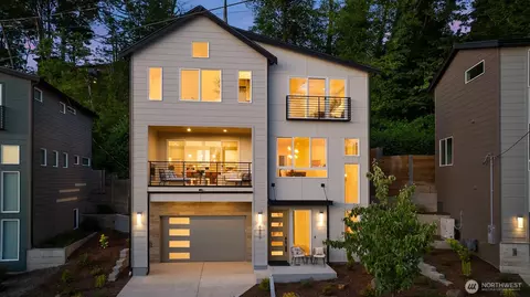 4576 22nd Ave SW, Seattle, WA 98106