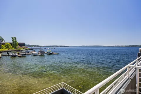 733 Lake St S #105, Kirkland, WA 98033