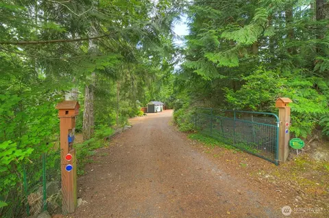 Exterior - 1510 E Benson Lake Dr, Grapeview, WA 98546 photo 4 of 17