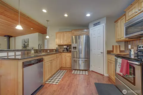 Kitchen - 1510 E Benson Lake Dr, Grapeview, WA 98546 photo 3 of 4
