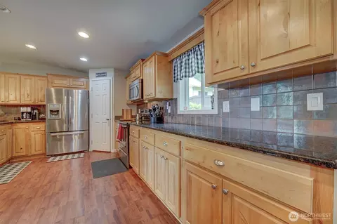 Kitchen - 1510 E Benson Lake Dr, Grapeview, WA 98546 photo 2 of 4