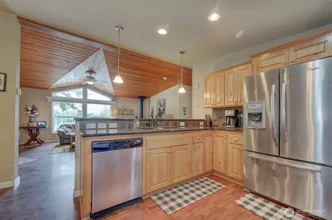 Kitchen - 1510 E Benson Lake Dr, Grapeview, WA 98546 photo 4 of 4