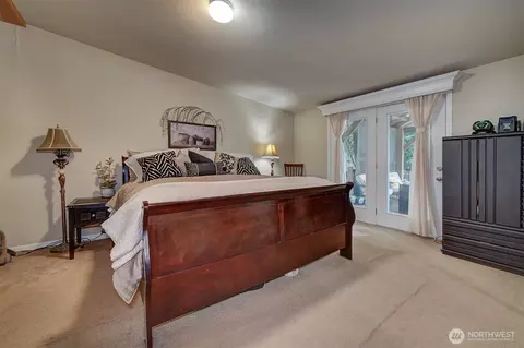 Bedroom - 1510 E Benson Lake Dr, Grapeview, WA 98546 photo 2 of 2