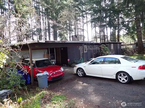 1813 E Island Lake Dr, Shelton, WA 98584