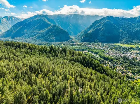 981 Nighthawk Ridge Ln, Leavenworth, WA 98826