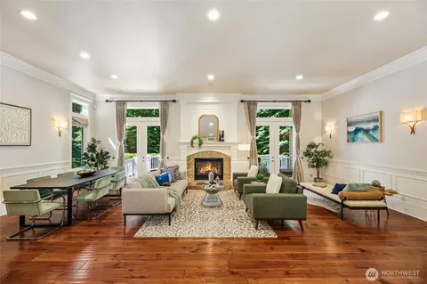 8380 SE 43rd St, Mercer Island, WA 98040