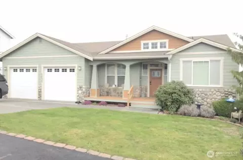 1131 Rolling Dr, Camano Island, WA 98282