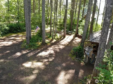40 N Mount Noyes Pl, Hoodsport, WA 98548