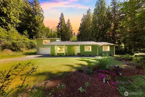 4441 Forgotten Ln, Clinton, WA 98236