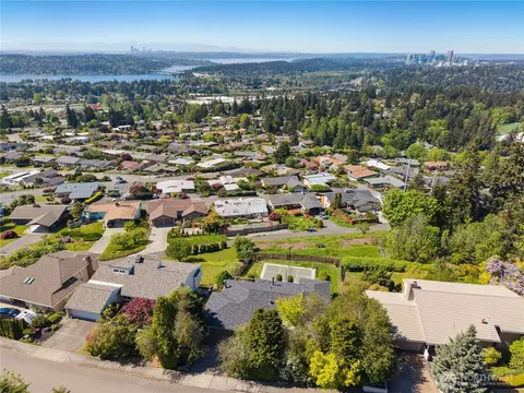 13712 SE 44th St, Bellevue, WA 98006