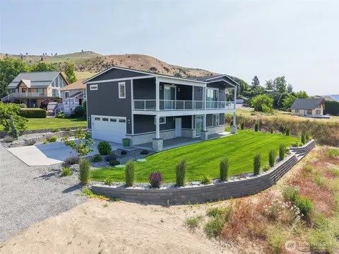 200 Pinnacle Pl, Chelan, WA 98816