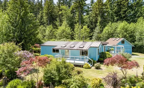 6124 Cultus Bay Rd, Clinton, WA 98236
